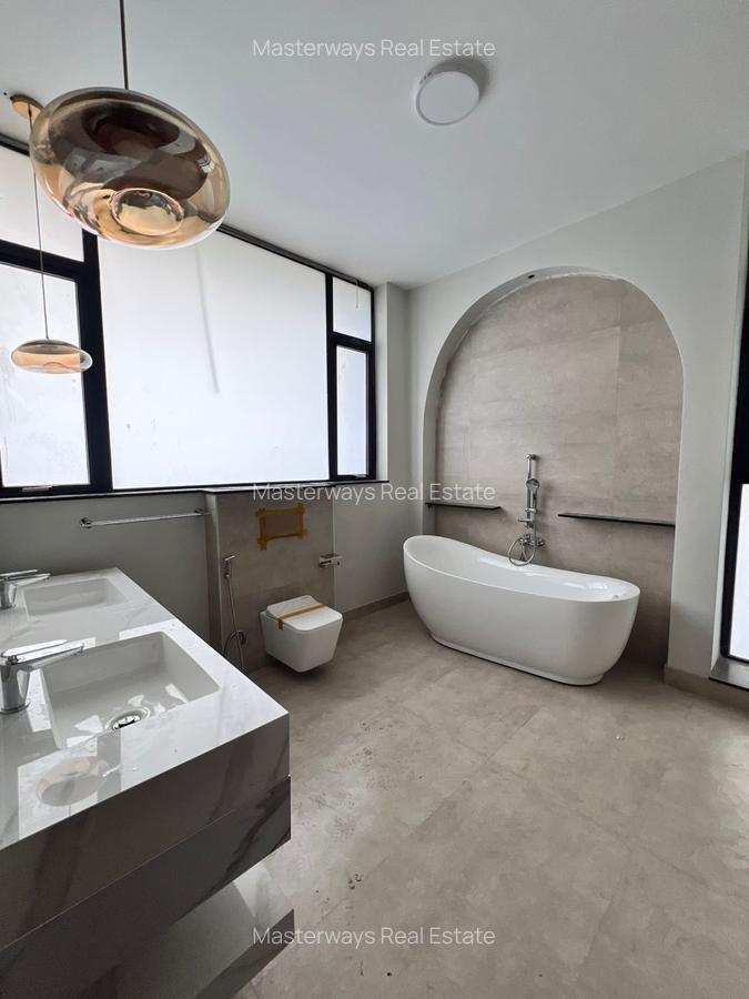 5 Bed Villa with En Suite in Gigiri - 9