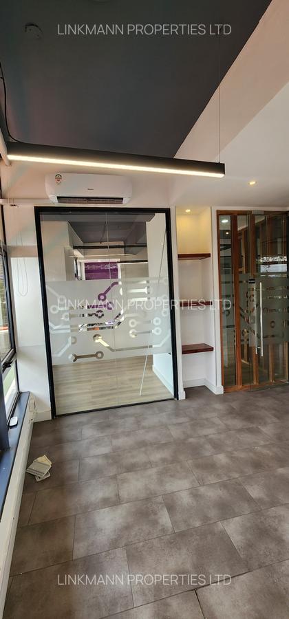 2,030 ft² Office with Service Charge Included in Parklands - 6