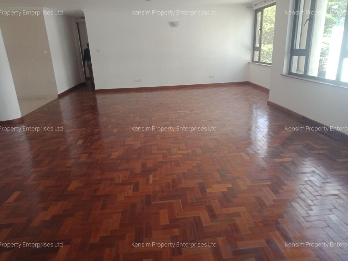 3 Bed Apartment with En Suite in Riverside - 2