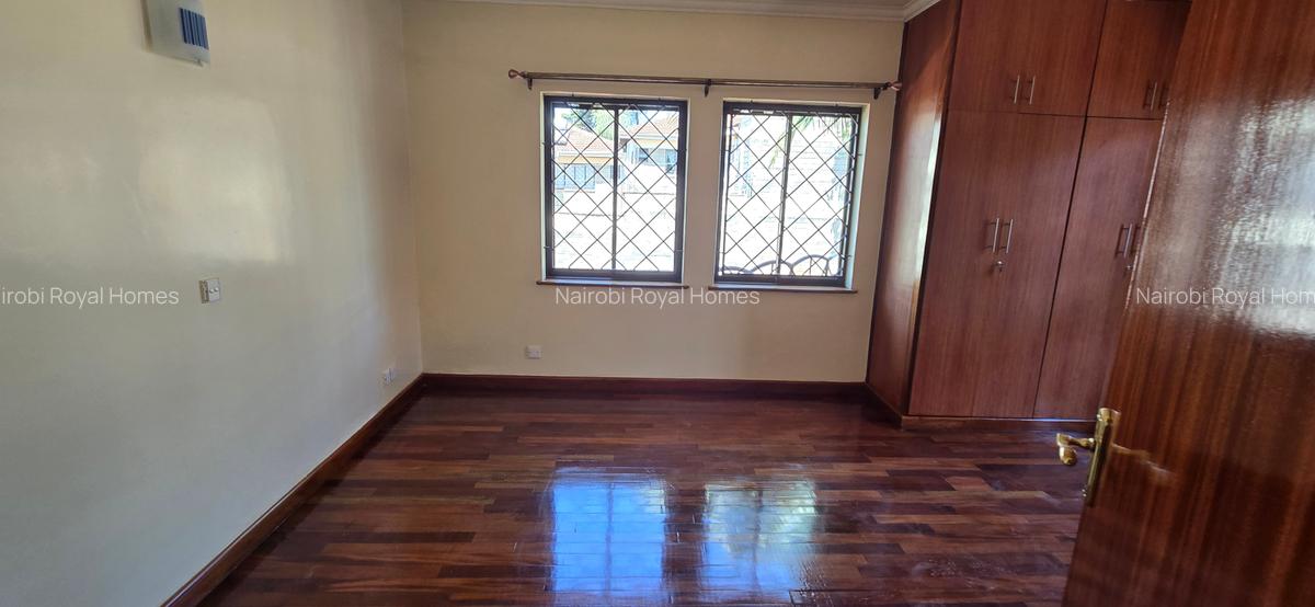 5 Bed Townhouse with En Suite at Lavington Green - 17