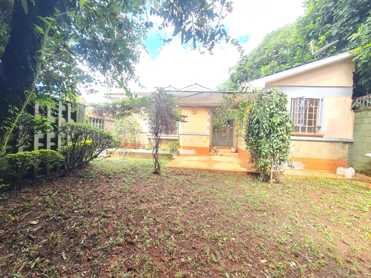 3 Bed House with En Suite at Nyari - 2