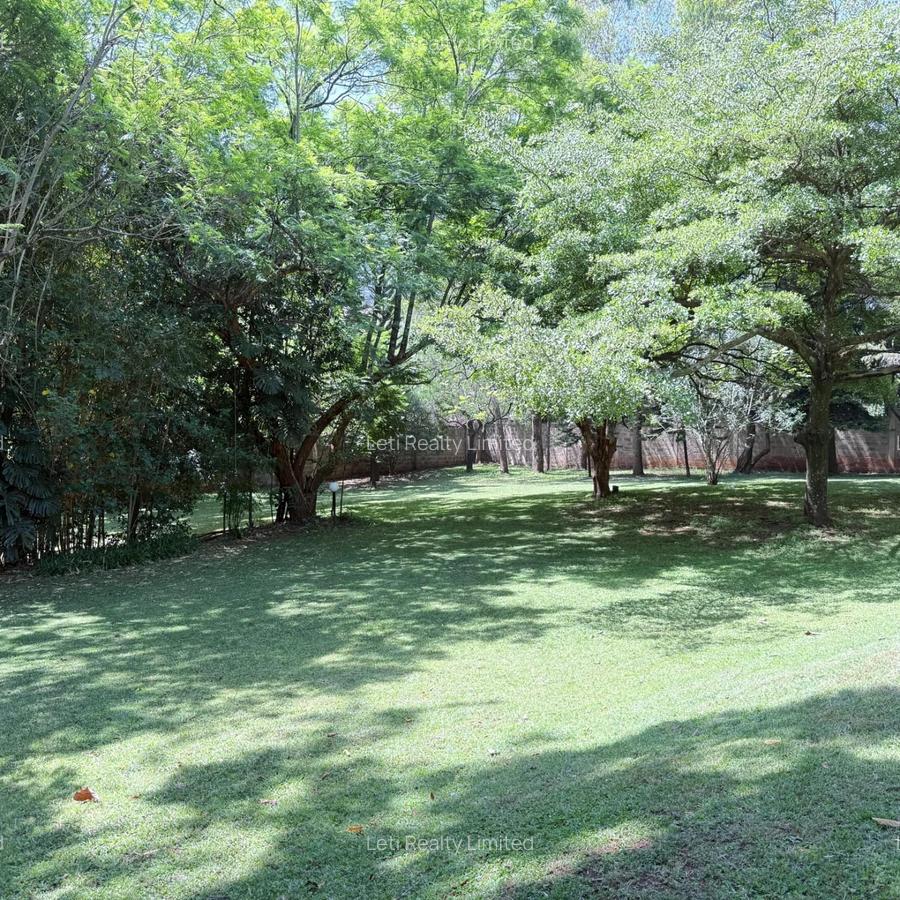 4 Bed House with En Suite in Lavington - 3