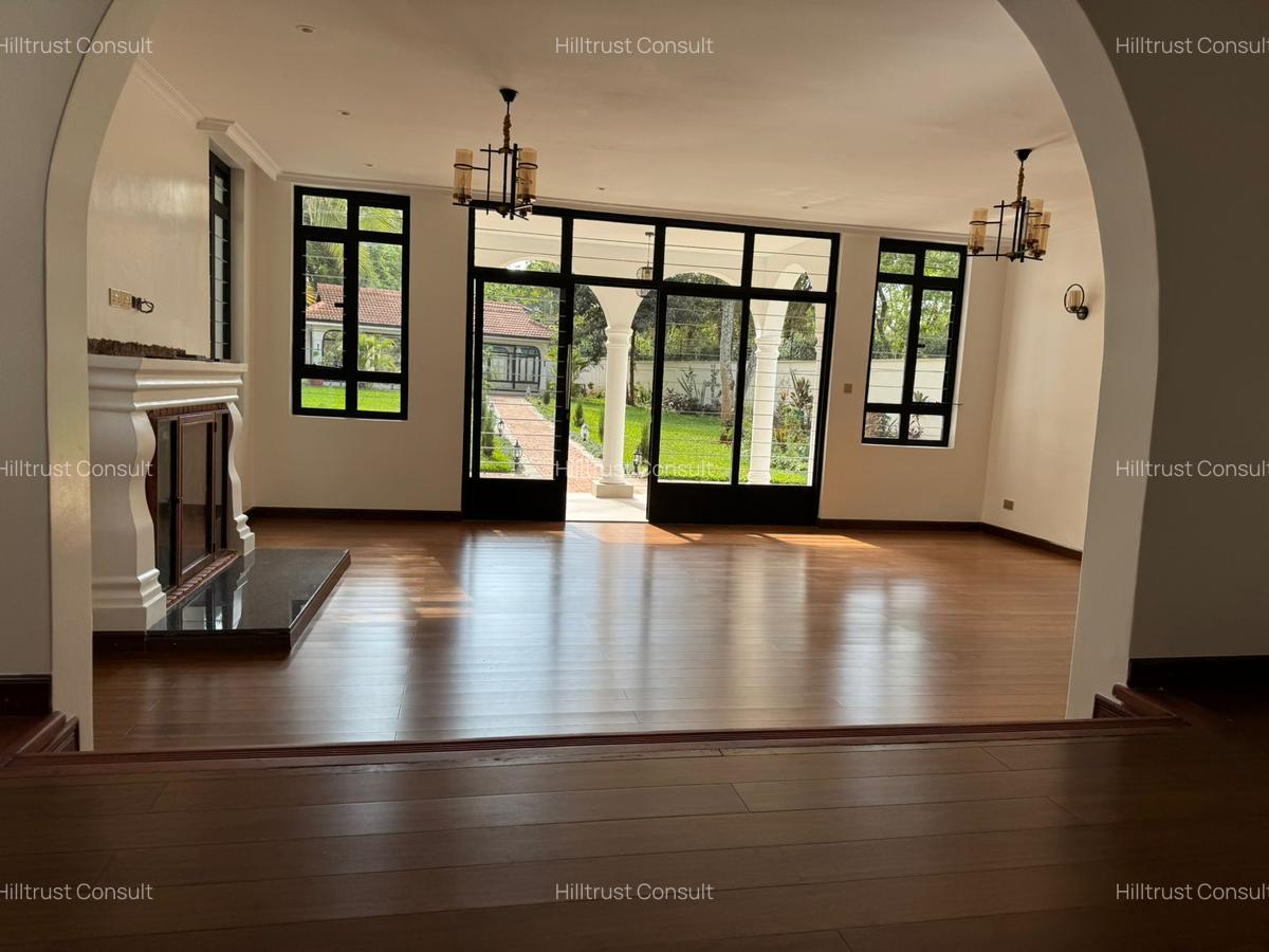 7 Bed Townhouse with En Suite in Runda - 1