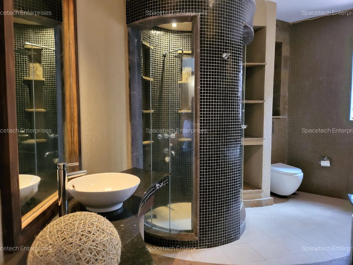 4 Bed Townhouse with En Suite in Lake View - 11