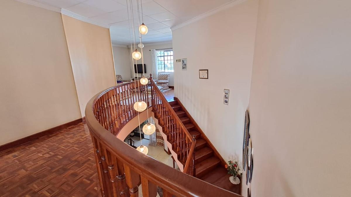 4 Bed Townhouse with En Suite in Brookside - 2