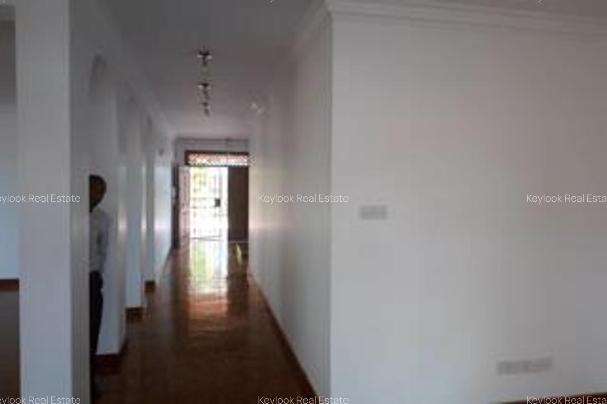 4 Bed Townhouse with En Suite at Lavington - 9