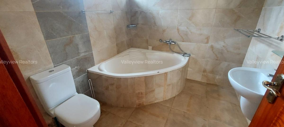 5 Bed Townhouse with En Suite at Lavington - 11