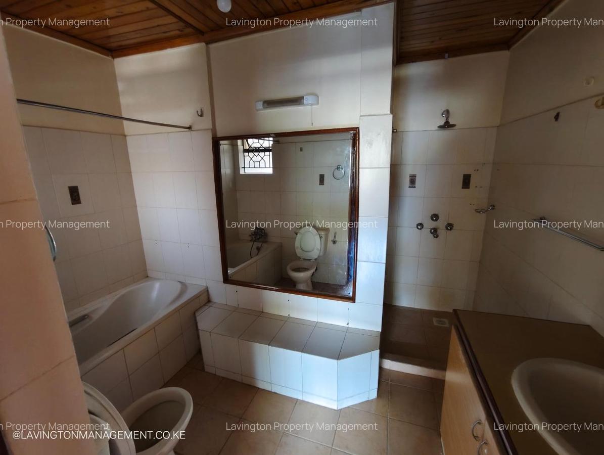 5 Bed Townhouse with En Suite at Valley Arcade - 11