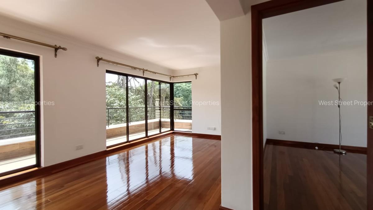 4 Bed Villa with En Suite at Lavington - 10