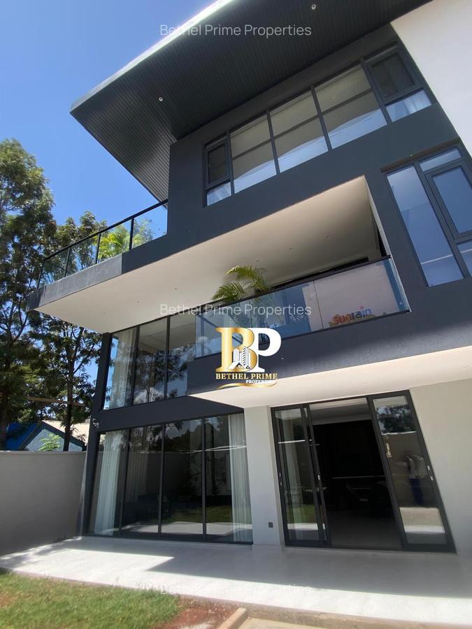 5 Bed Villa with En Suite in Lavington - 1