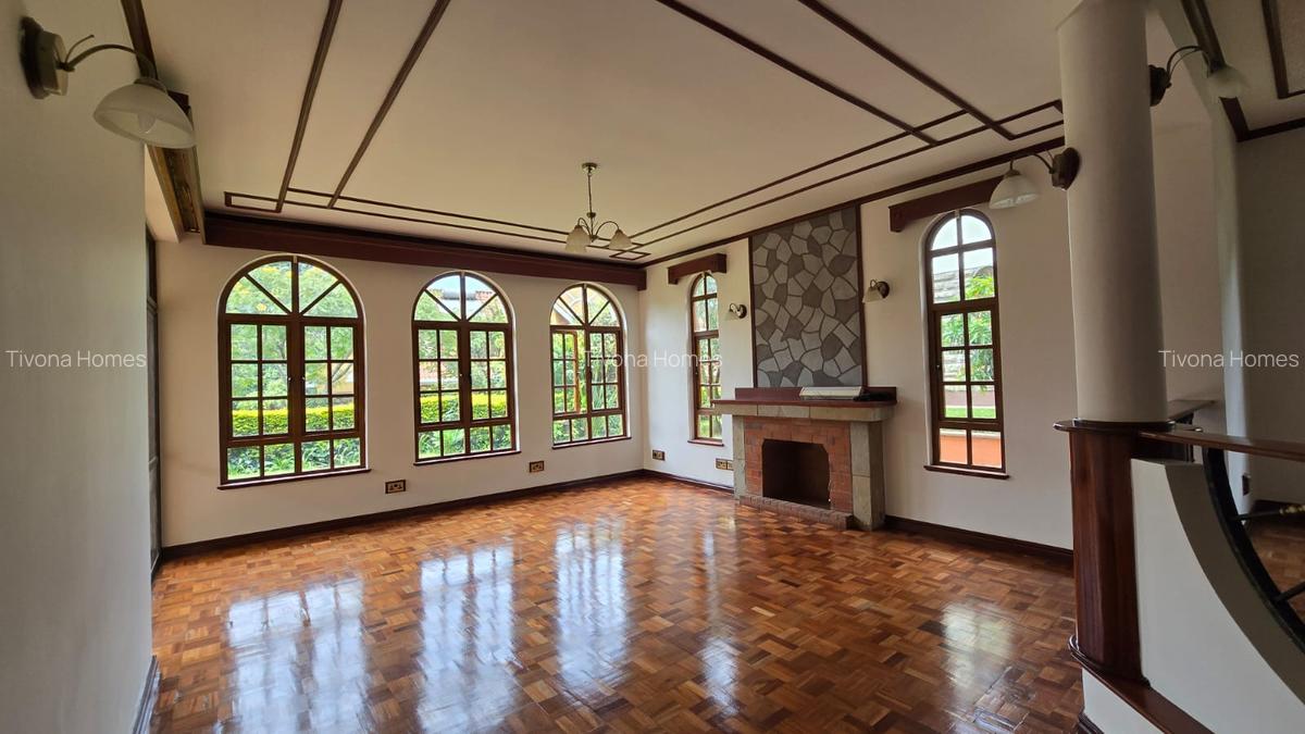 4 Bed House with En Suite in Lavington - 10