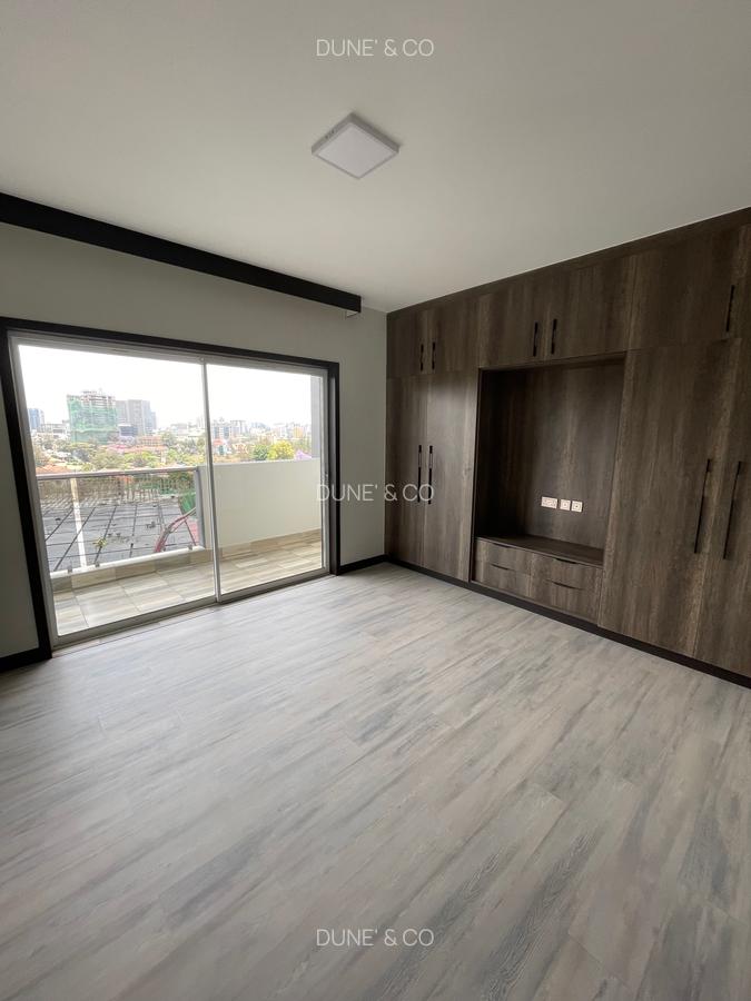 2 Bed Apartment with En Suite in Riverside - 15