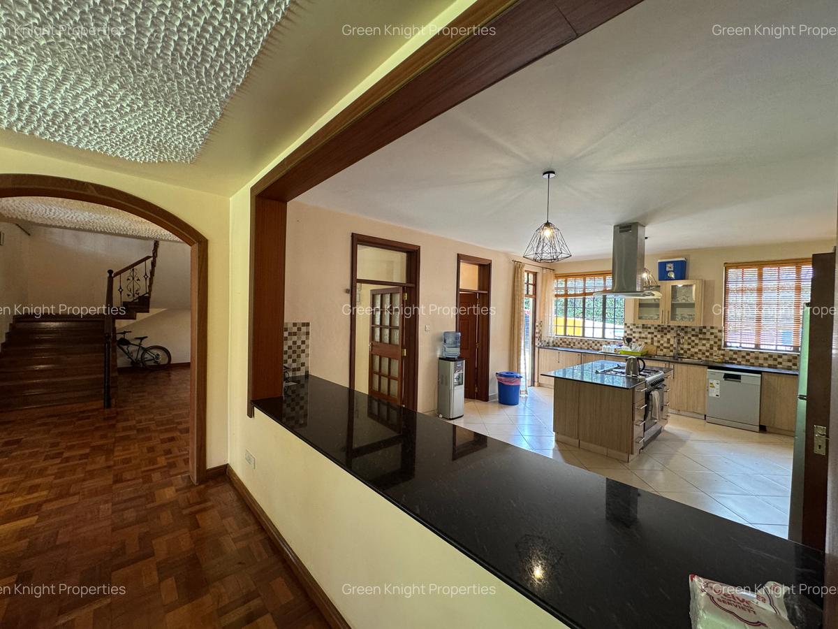 6 Bed House with En Suite in Runda - 19