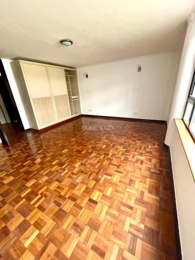 3 Bed Apartment with En Suite in Riverside - 11