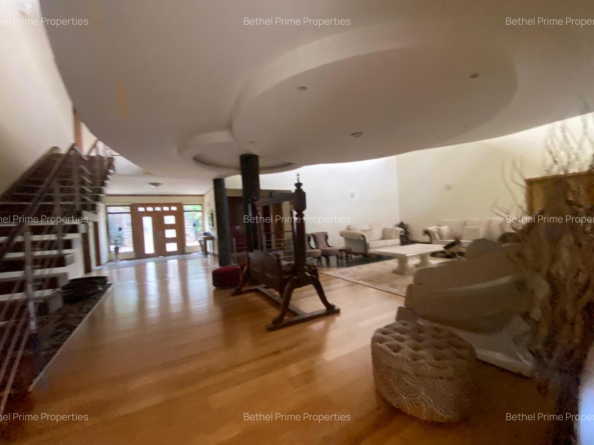 5 Bed Villa with En Suite in Kyuna - 9