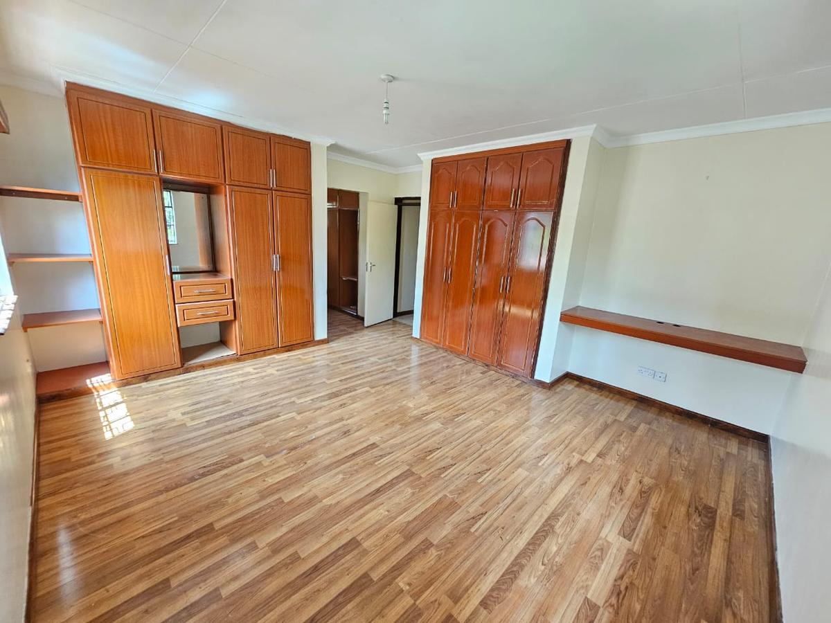 5 Bed House with En Suite in Kyuna - 19