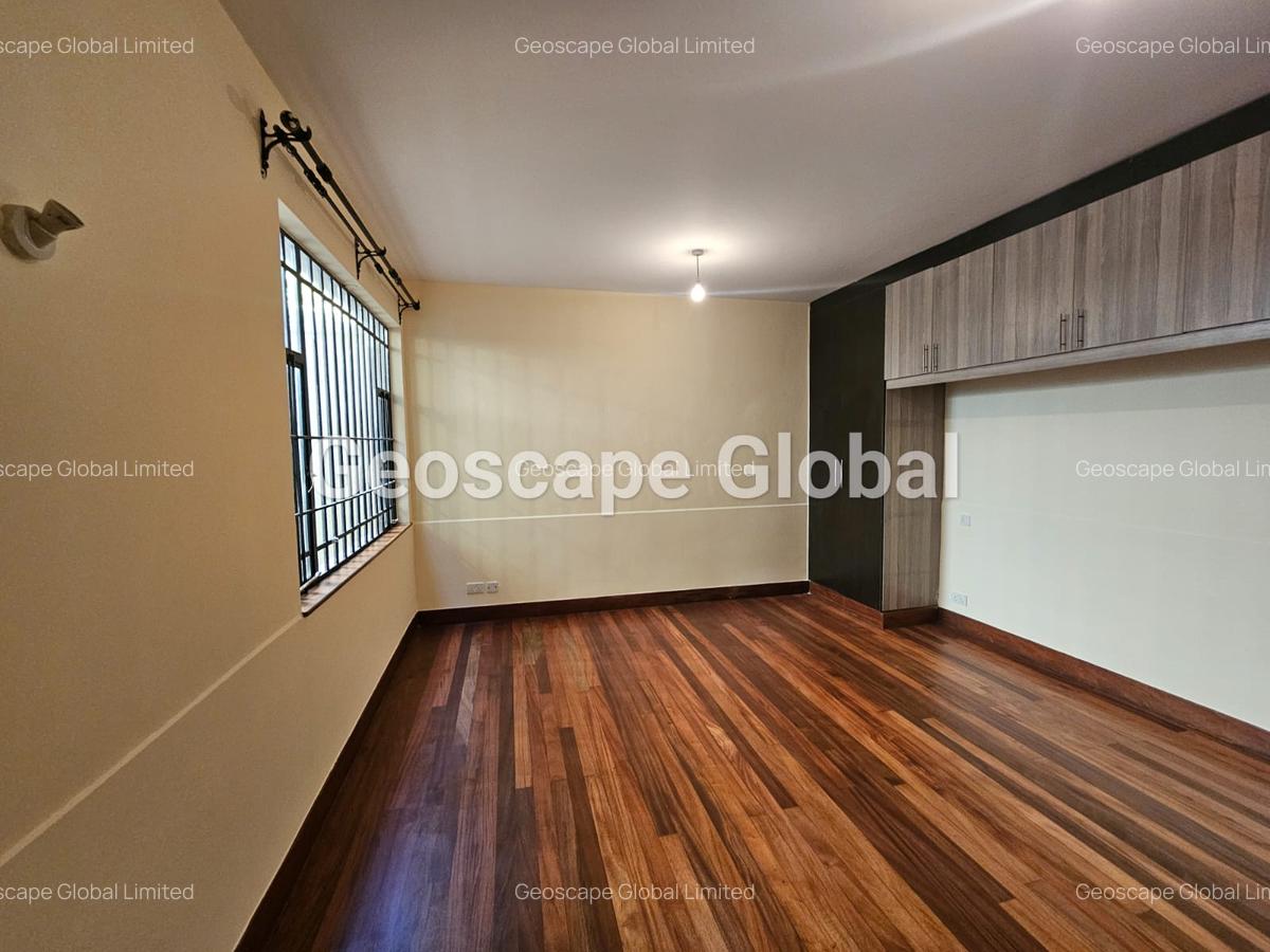 5 Bed Townhouse with En Suite in Lavington - 7