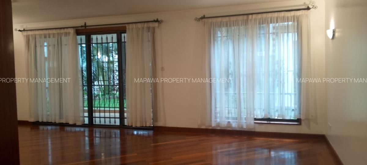 Serviced 3 Bed Apartment with En Suite in Dennis Pritt - 2