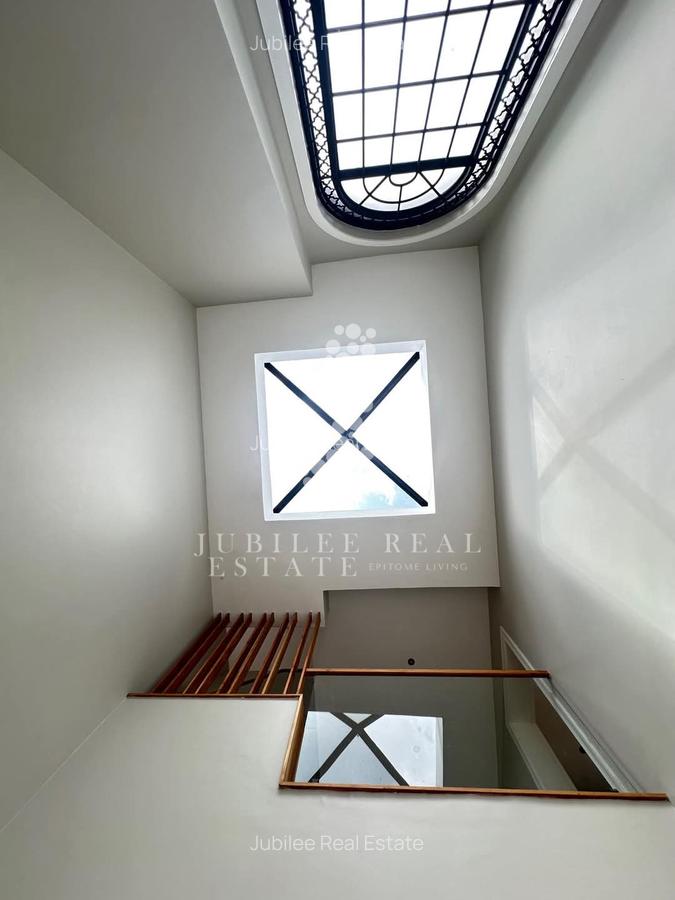 5 Bed Villa with En Suite in Loresho - 16