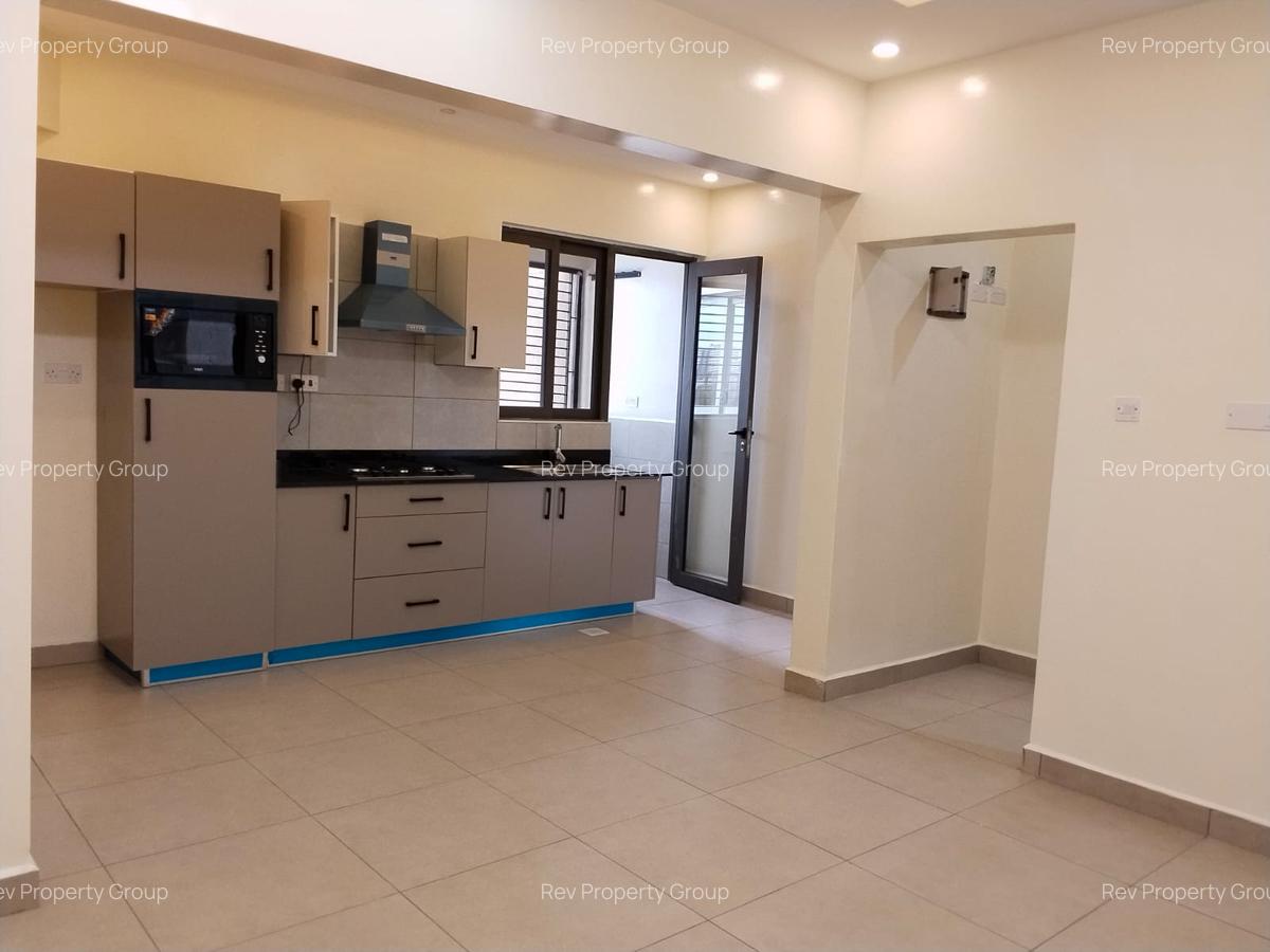 1 Bed Apartment with En Suite in Kilimani - 2
