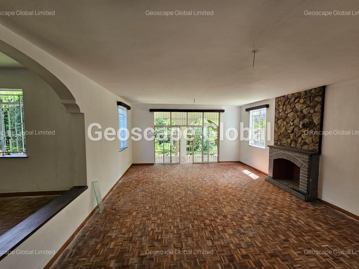 5 Bed House with En Suite in Runda - 2