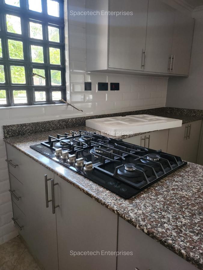 4 Bed House with En Suite in Lavington - 8