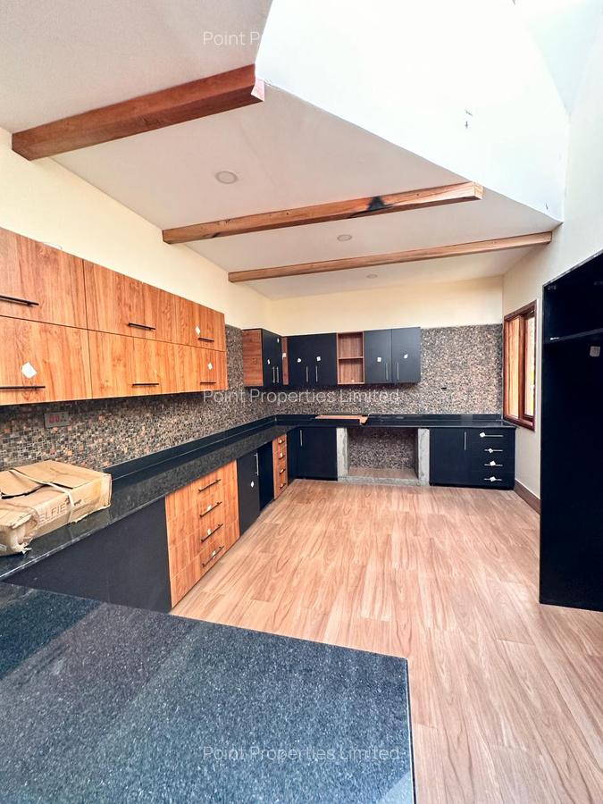 7 Bed Villa with En Suite in Ridgeways - 6