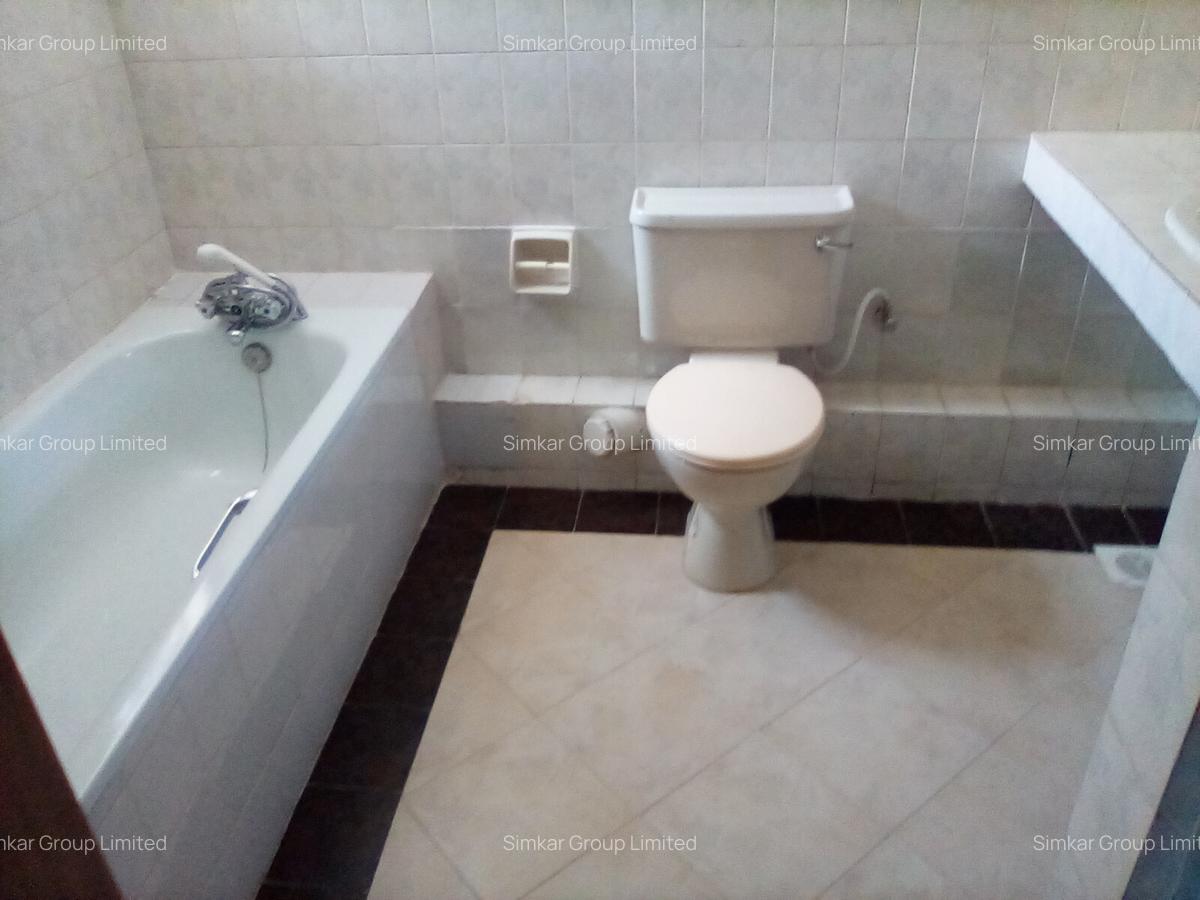 Serviced 2 Bed Apartment with En Suite at Valley Arcade - 9