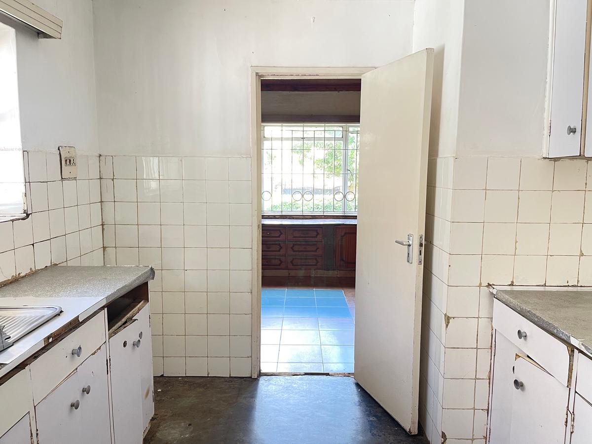 Commercial Property with Parking in Kilimani - 12