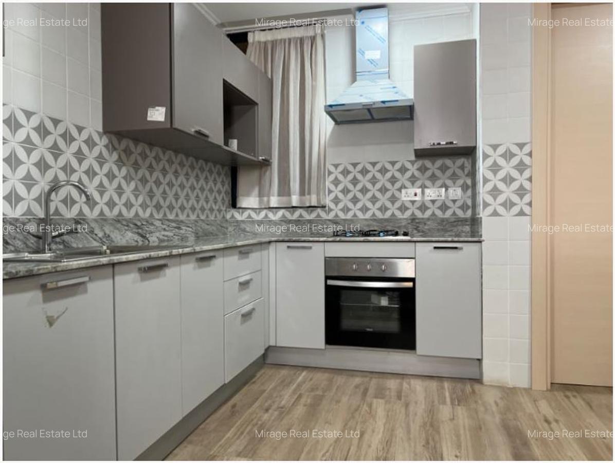 4 Bed Apartment with En Suite in Parklands - 6