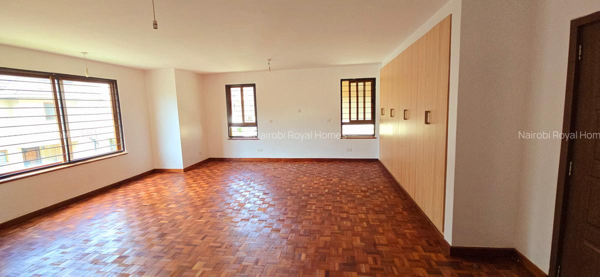 5 Bed Townhouse with En Suite at Lavington Green - 14