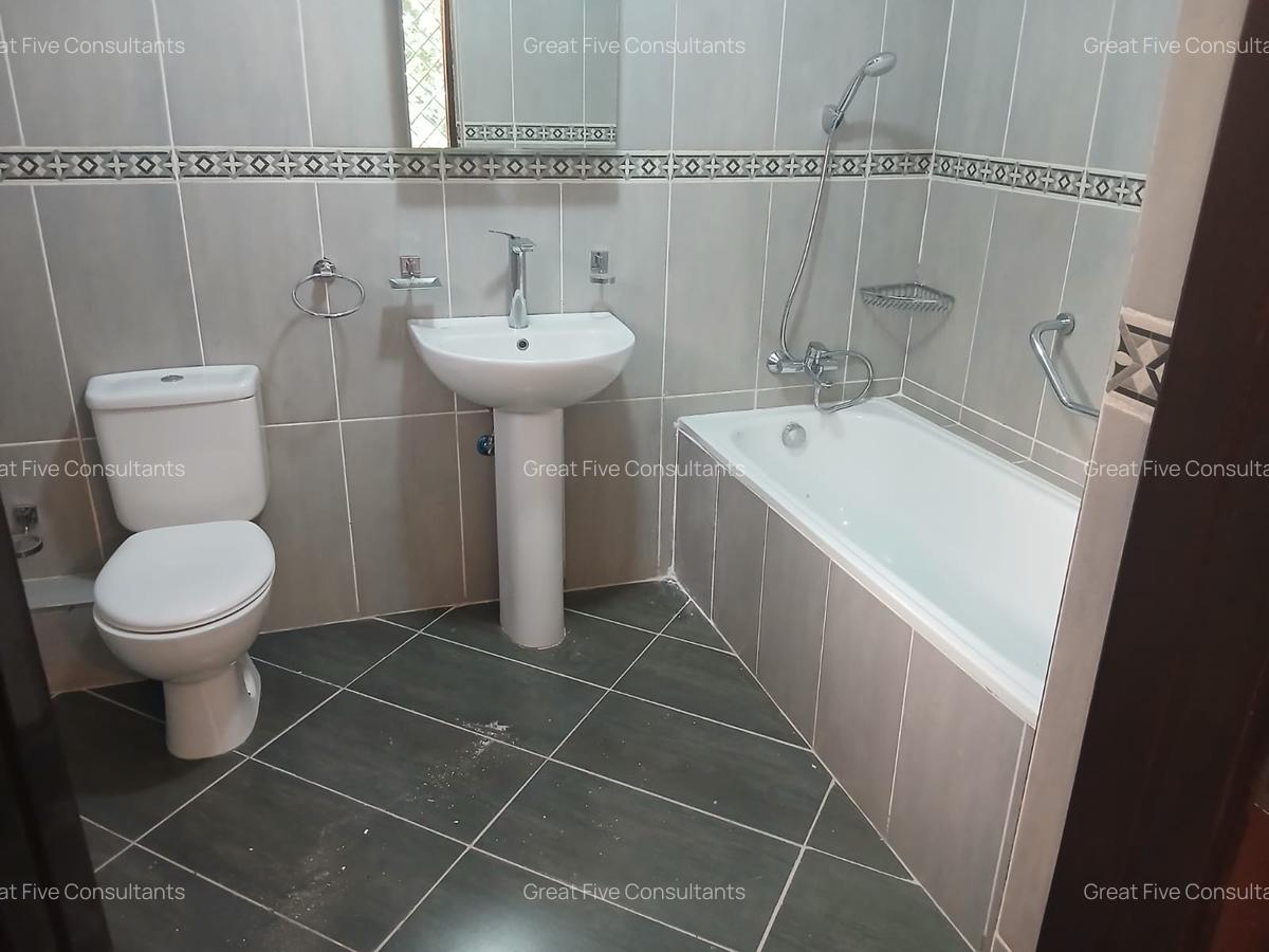 4 Bed Villa with En Suite in Runda - 14