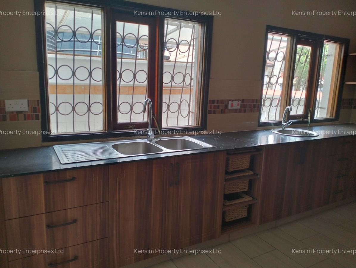 4 Bed Townhouse with En Suite in Kilimani - 12