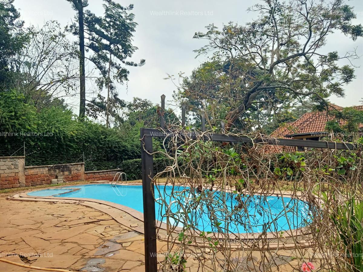 5 Bed Townhouse with En Suite at Lonetree - 3