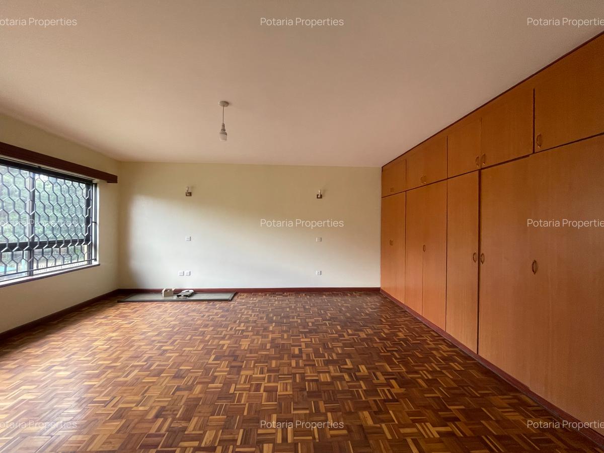 5 Bed Townhouse with En Suite in Lavington - 6