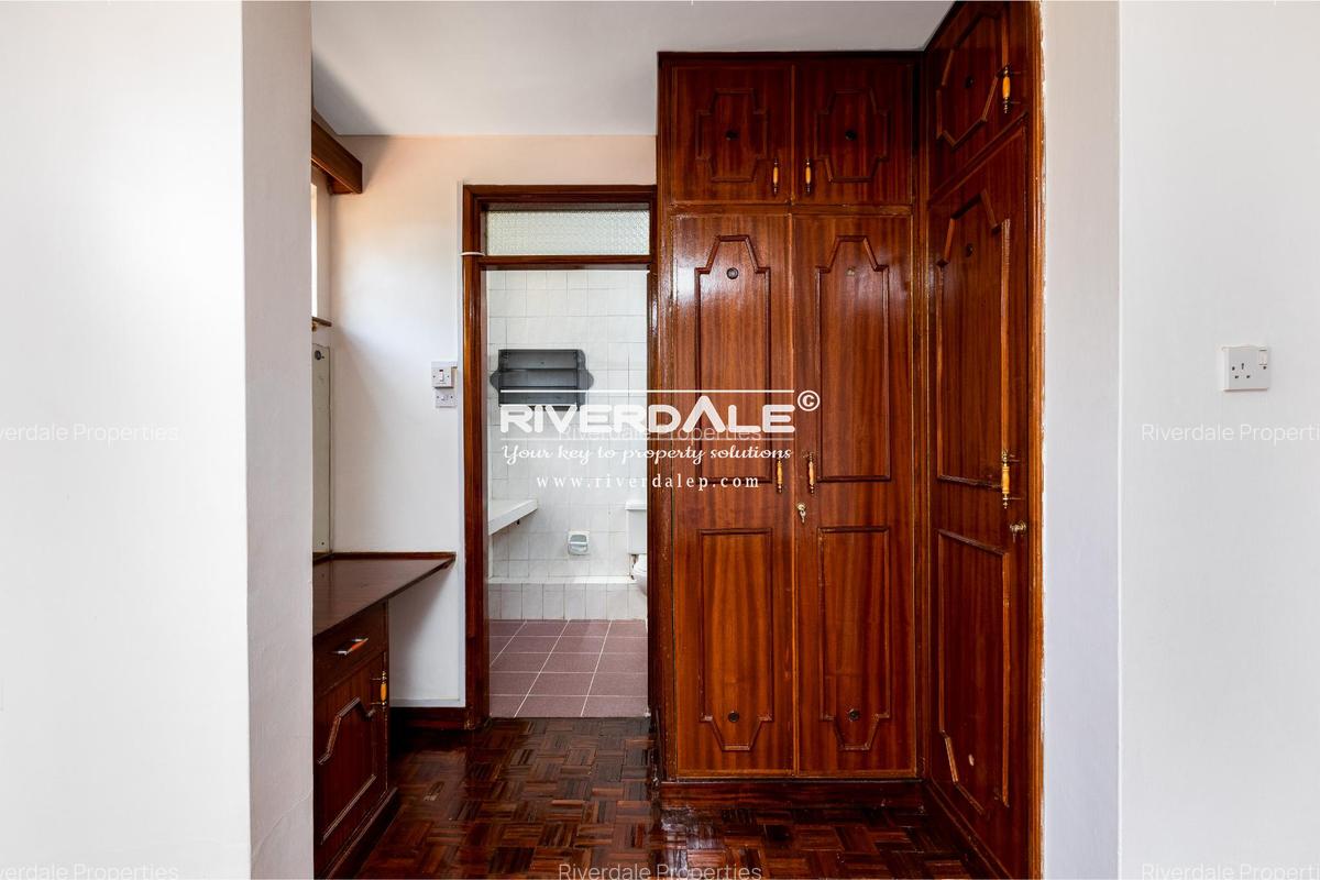 5 Bed Townhouse with En Suite in Lavington - 8