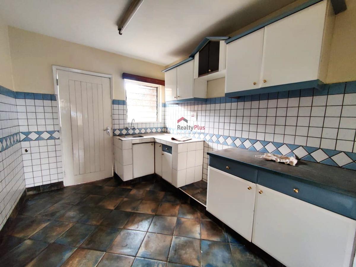 3 Bed Apartment with En Suite in Upper Hill - 3