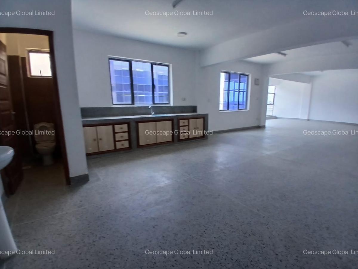 8,000 ft² Warehouse with Backup Generator in Mlolongo - 3