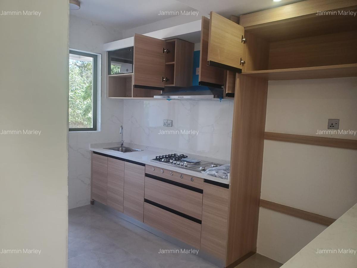 3 Bed Apartment with En Suite at Riverside Drive - 11