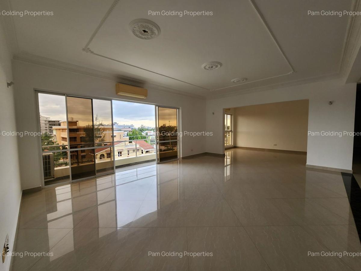 3 Bed Apartment with En Suite at Greenwood Drive - 1