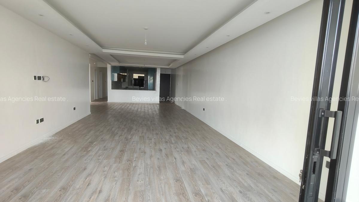 4 Bed Apartment with En Suite at Parklands - 16