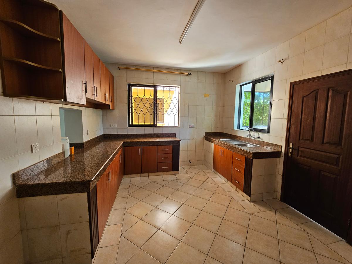 3 Bed Apartment with En Suite in Nyali Area - 3