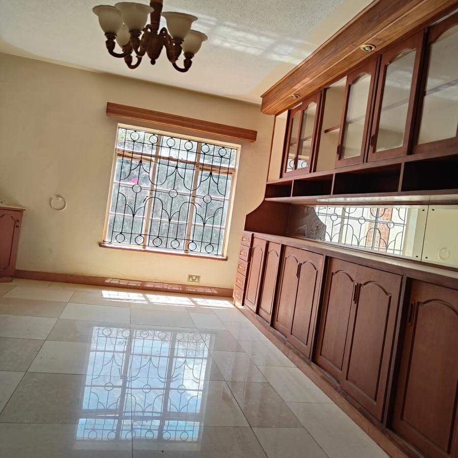 5 Bed House with En Suite at Un Avenue - 10