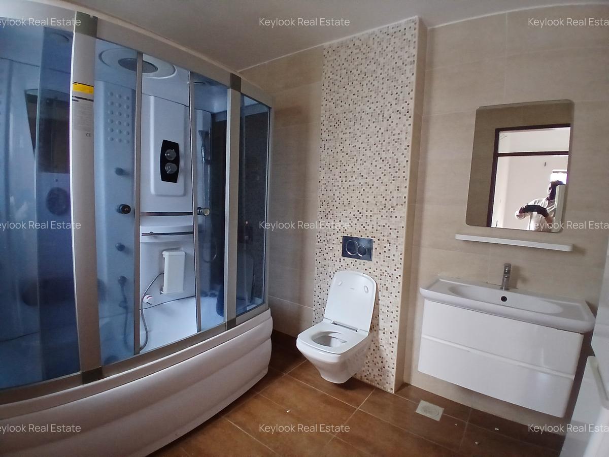 5 Bed Townhouse with En Suite at Mbaazi Avenue - 15