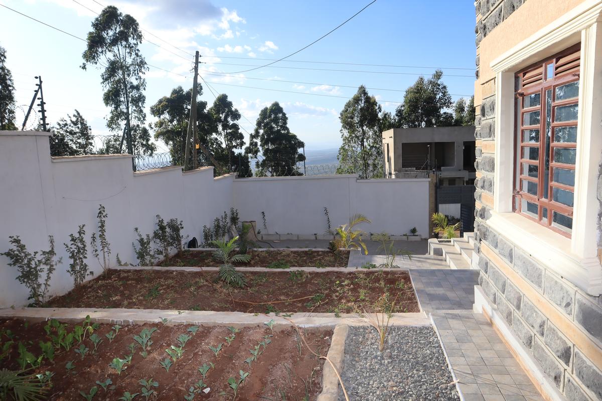 4 Bed House with En Suite at Lemiso Road - 4