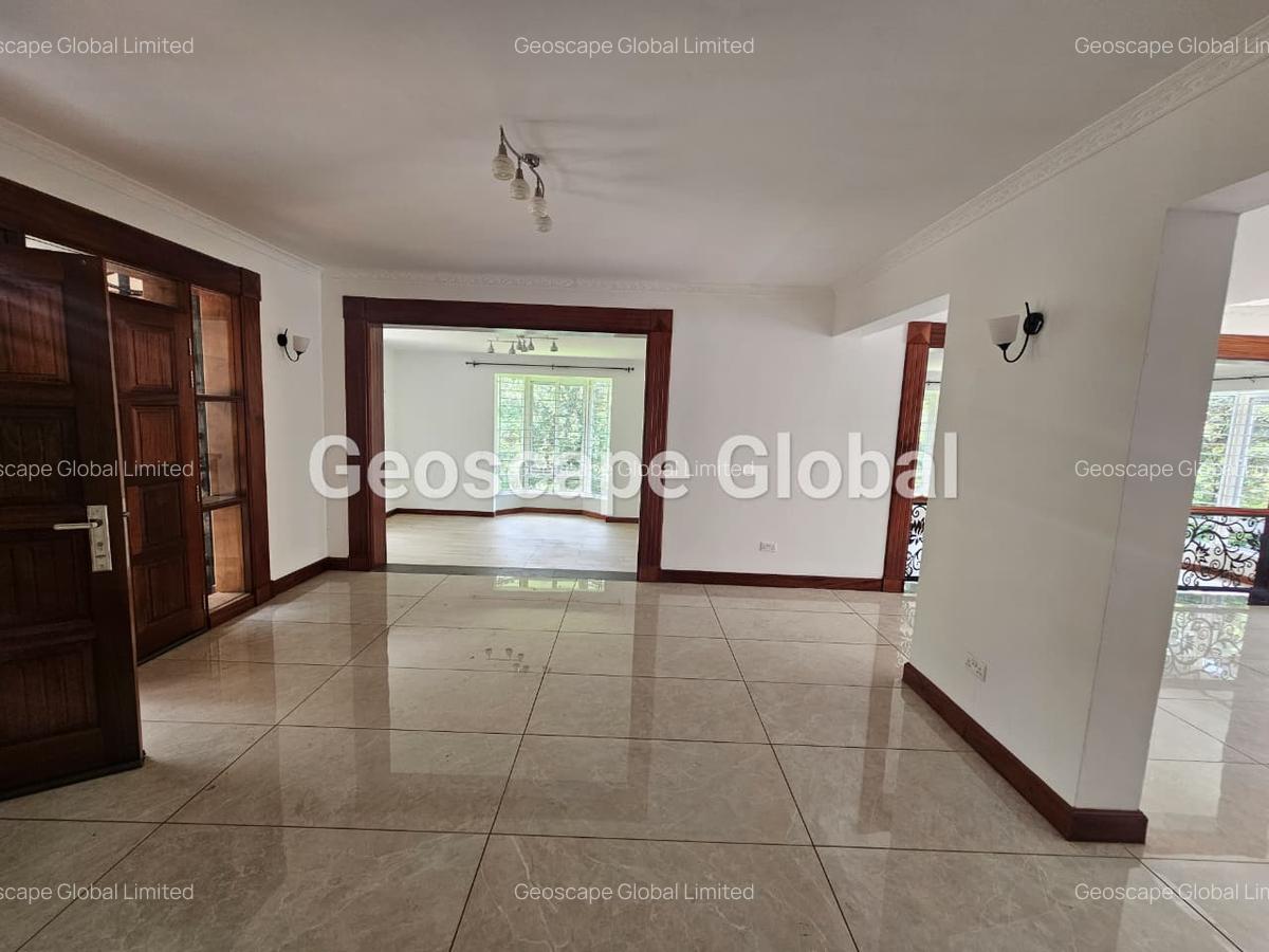 5 Bed House with En Suite in Rosslyn - 12