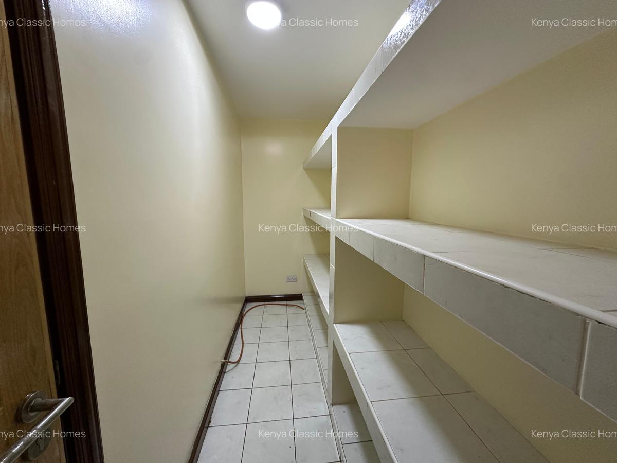 3 Bed Apartment with En Suite at Lavington - 5