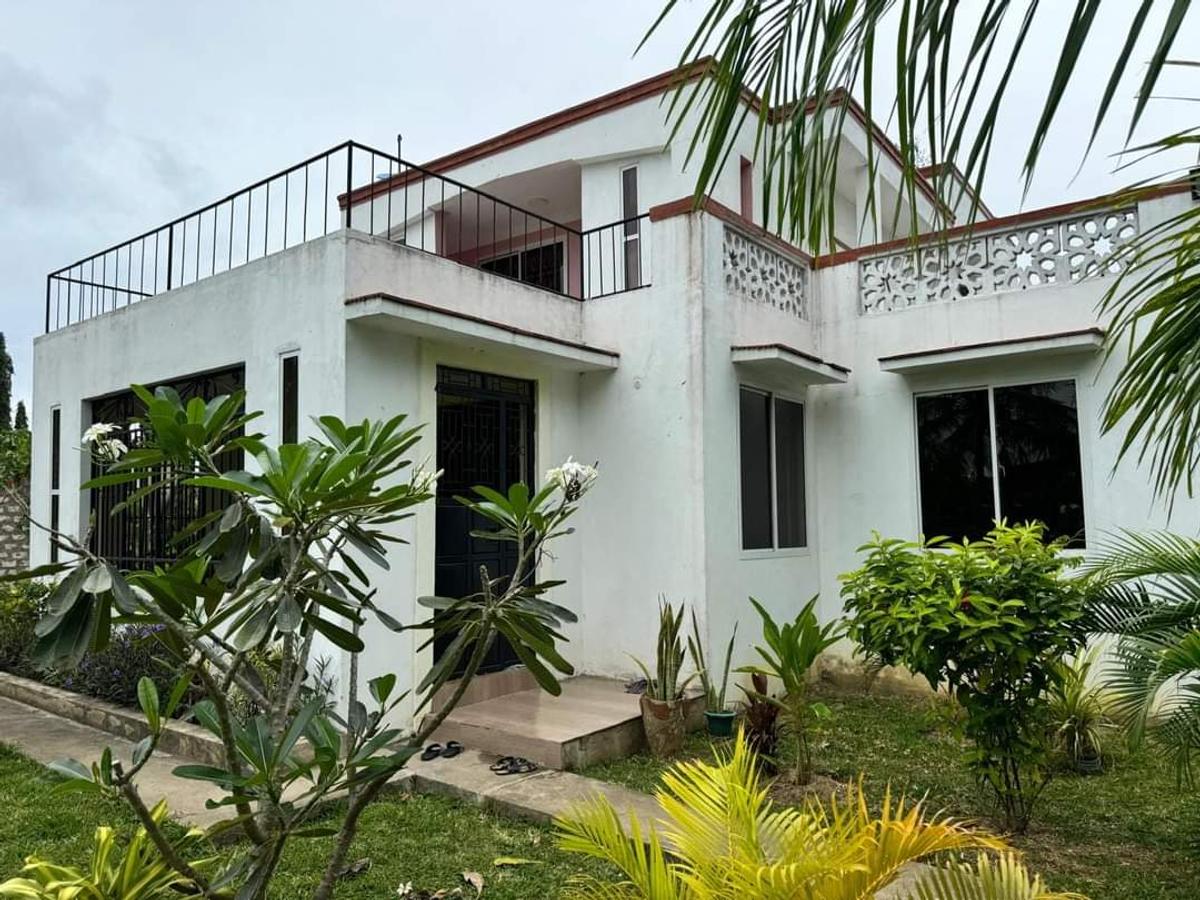 3 Bed Villa with En Suite at Mtwapa Donya - 3