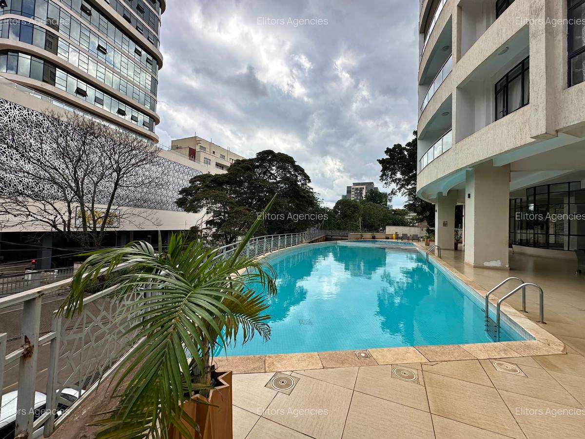 Serviced 2 Bed Apartment with En Suite at Lantana Road - 16