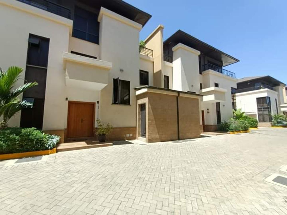 5 Bed Townhouse with En Suite at Lavington - 1